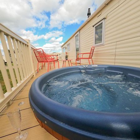 Tattershall Lakes - Hot Tub Breaks Extérieur photo