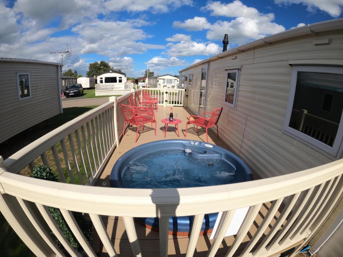Tattershall Lakes - Hot Tub Breaks Extérieur photo