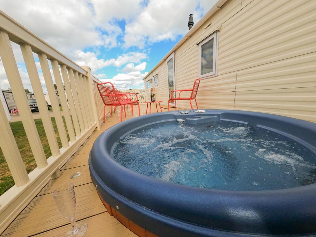 Tattershall Lakes - Hot Tub Breaks Extérieur photo